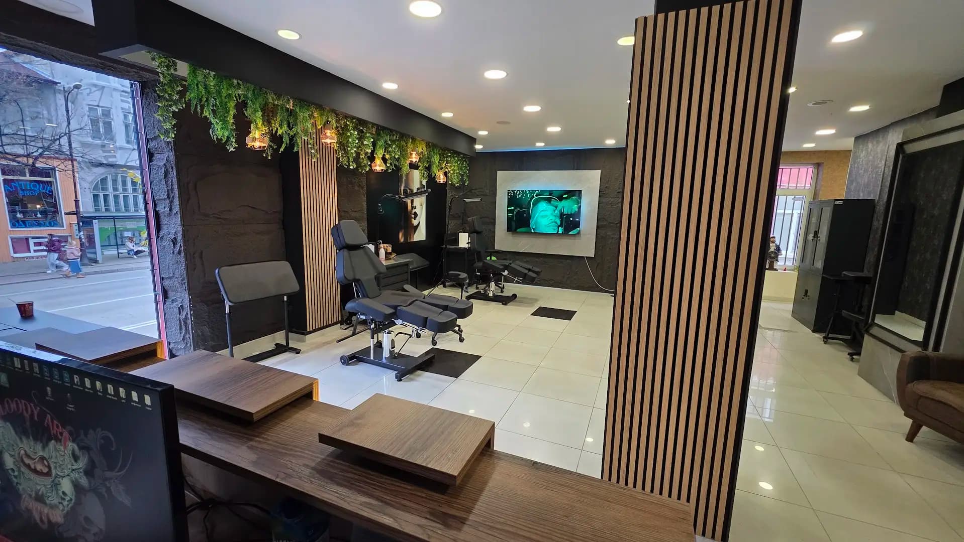 BLOODY ART TATTOO studio