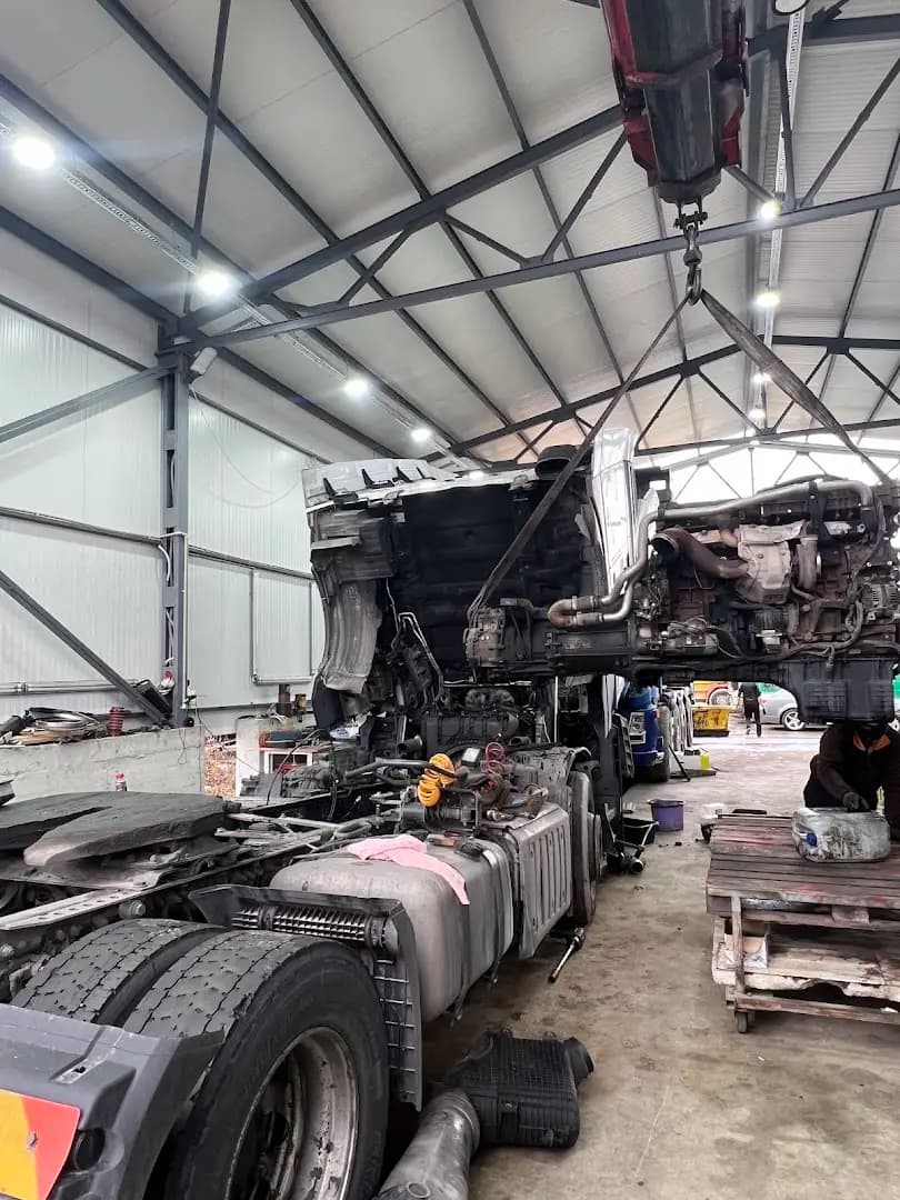 TRUCK SERVICE & TIR PARKING