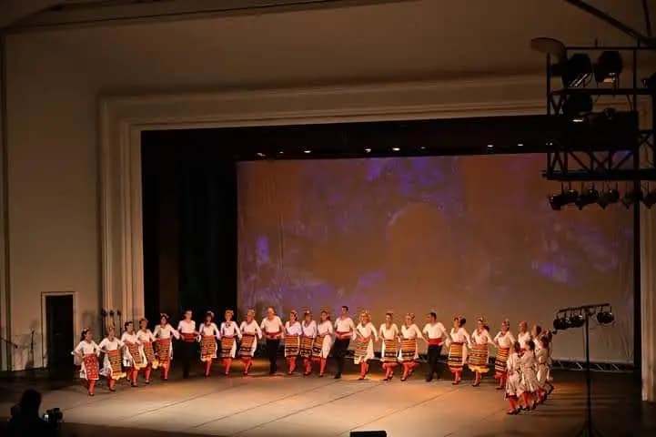 БУРГОС - Школа за български и гръцки народни танци