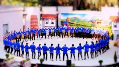 Школа за народни танци Луди Млади - Пловдив