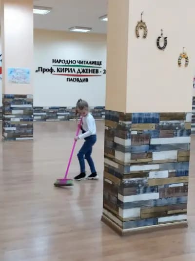 Школа за народни танци Луди Млади - Пловдив