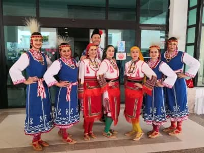 Школа за народни танци "Наниз"