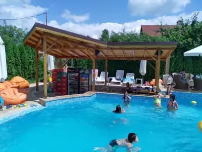 Liquid Pool & Bar