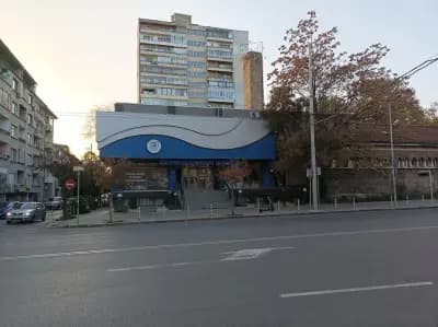 Плувен басейн „Мадара“