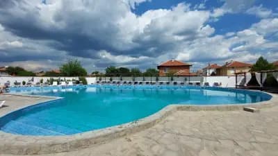 Swimming Pool & Grill