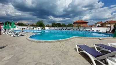 Swimming Pool & Grill