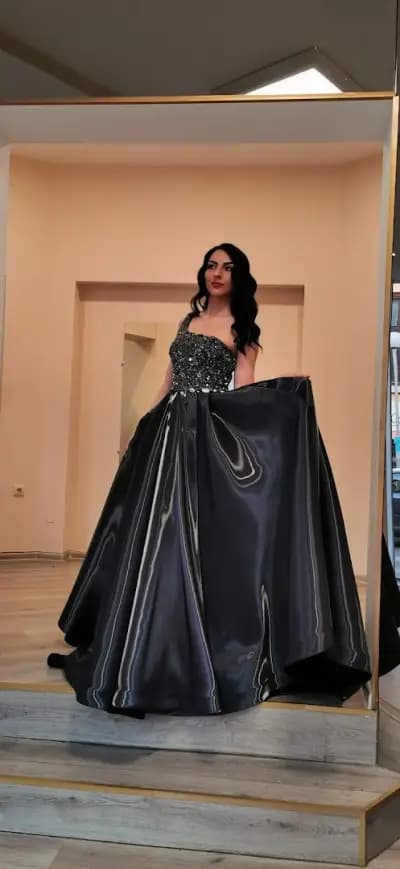 Veronika Fashion House