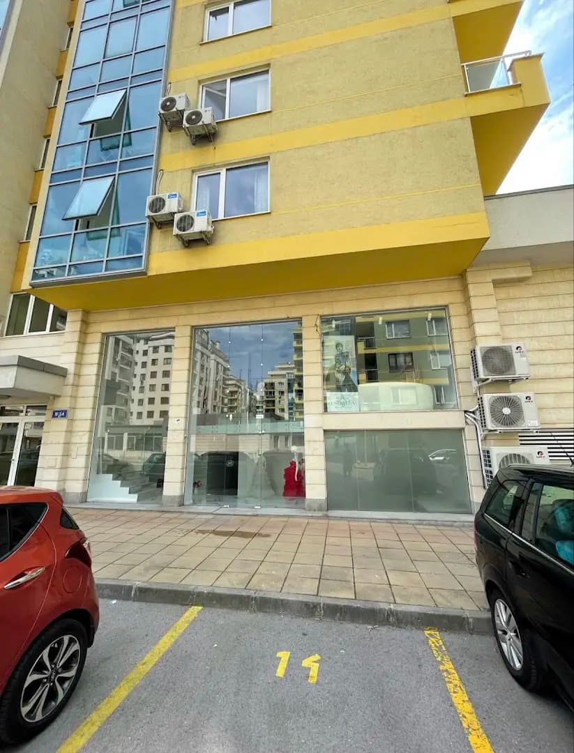Maison Estrella - абитуриентски рокли, булчински рокли и официални рокли