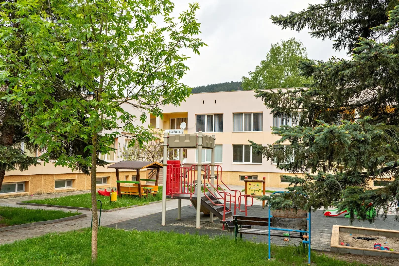 182 ДГ Пчелица