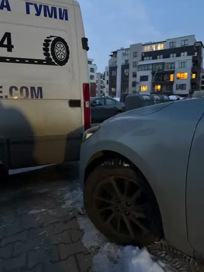 Мобилен сервиз за гуми за град София- "Найденов сервиз". Съдействие при аварии. Сезонна смяна на гуми.