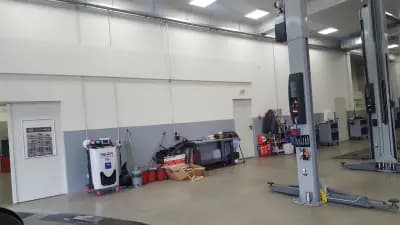 Автосервиз МОТОЕКСПЕРТ и централен склад