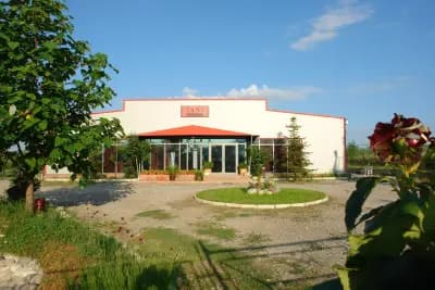 Adora Fashion House Модна къща Адора