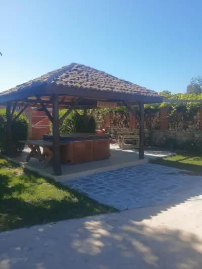 Ресторант край реката