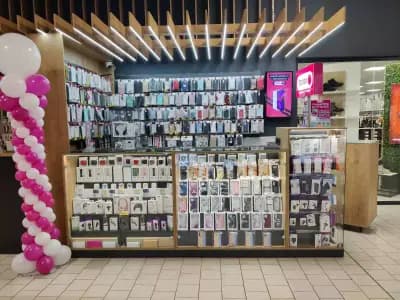 Магазин за аксесоари за телефони Fonax (Kaufland Трошево)