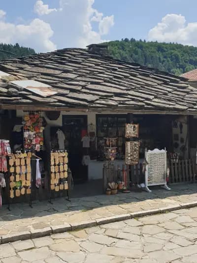 "Дюкянът до Любовната чешма" - ножове, бижута, вино, сувенири