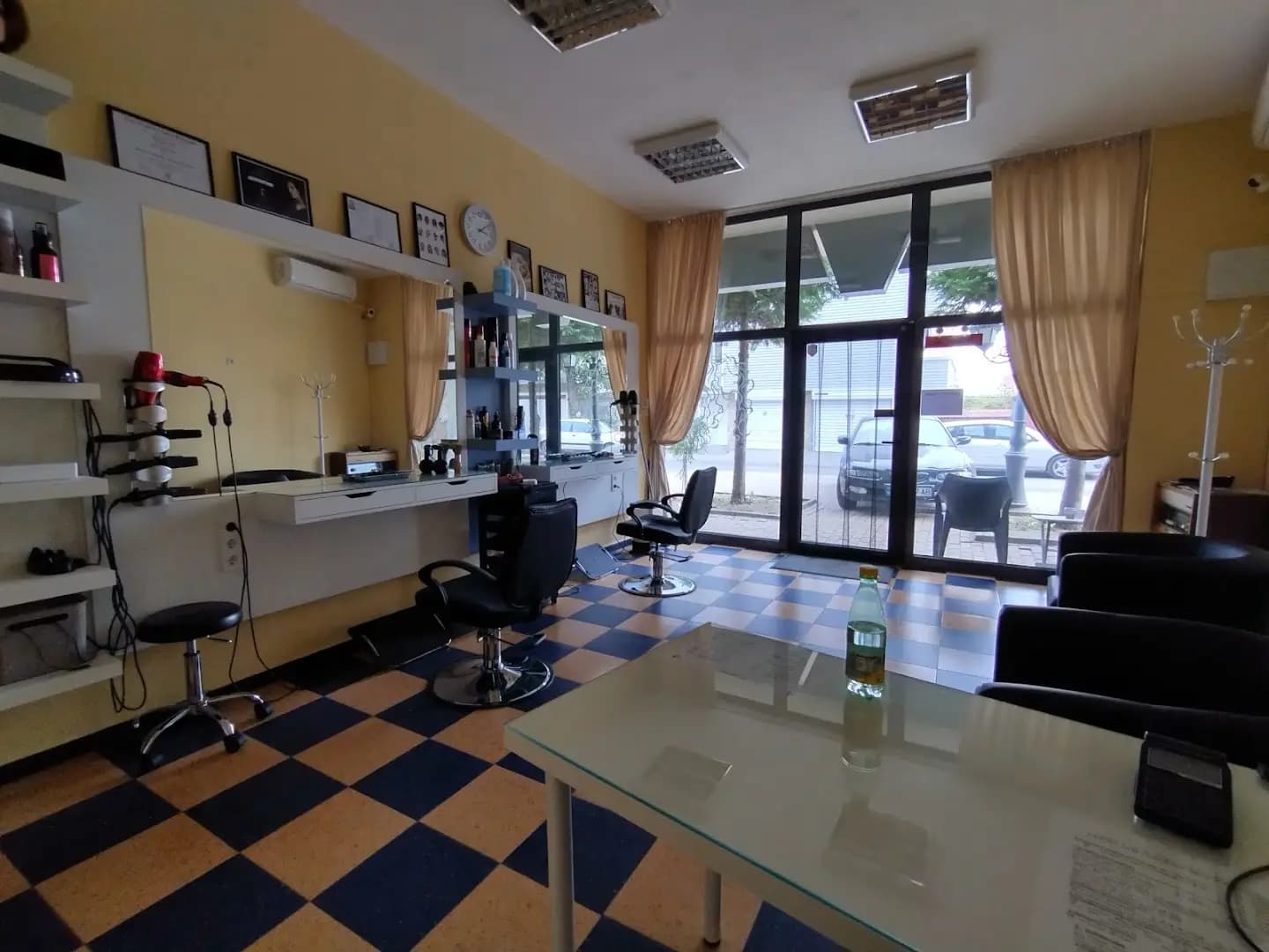 Студио за Красота Артизан / Artisan Hair & Beauty Studio