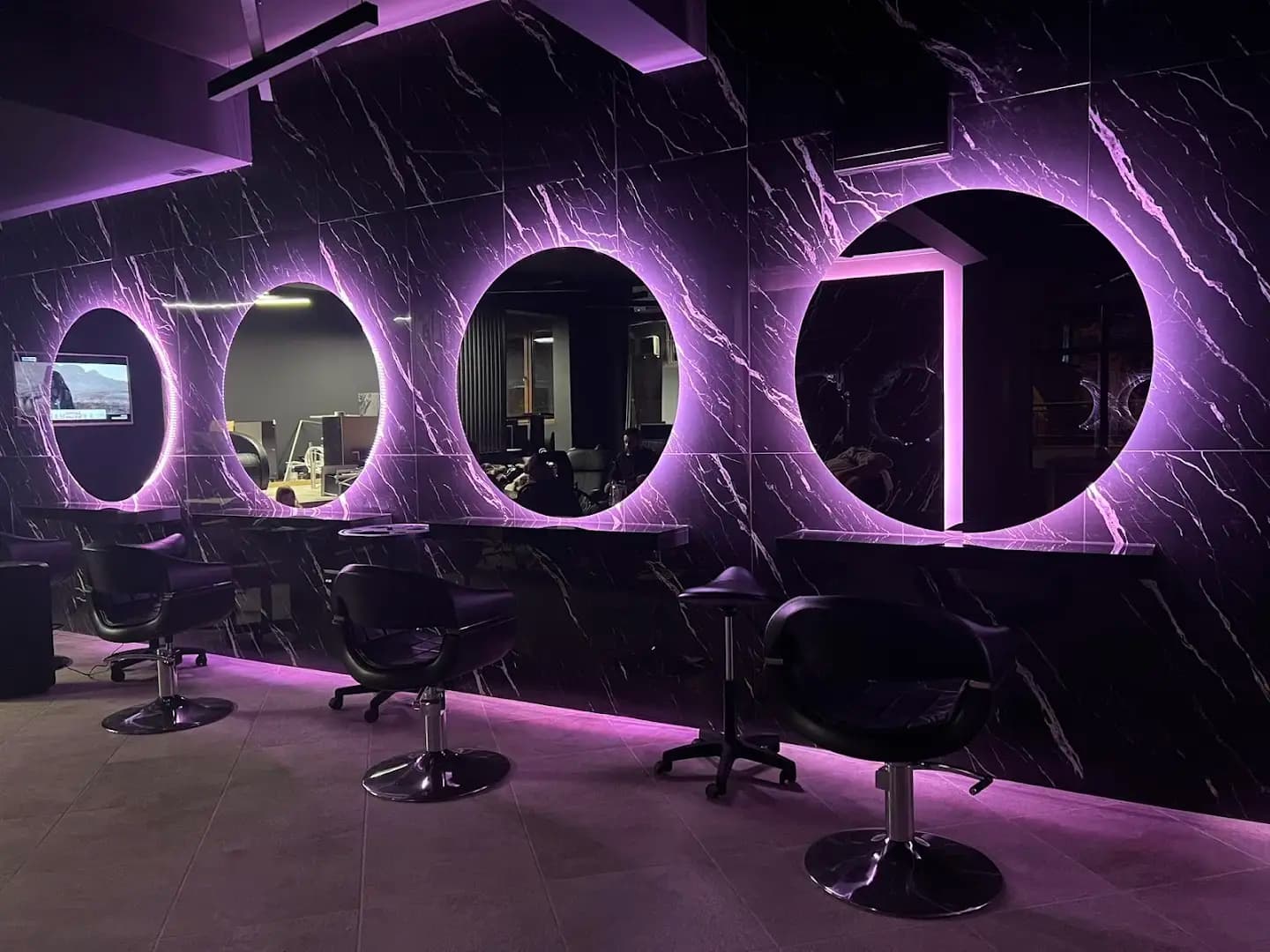 Deluxe Fashion HAIR - Фризьорски салон