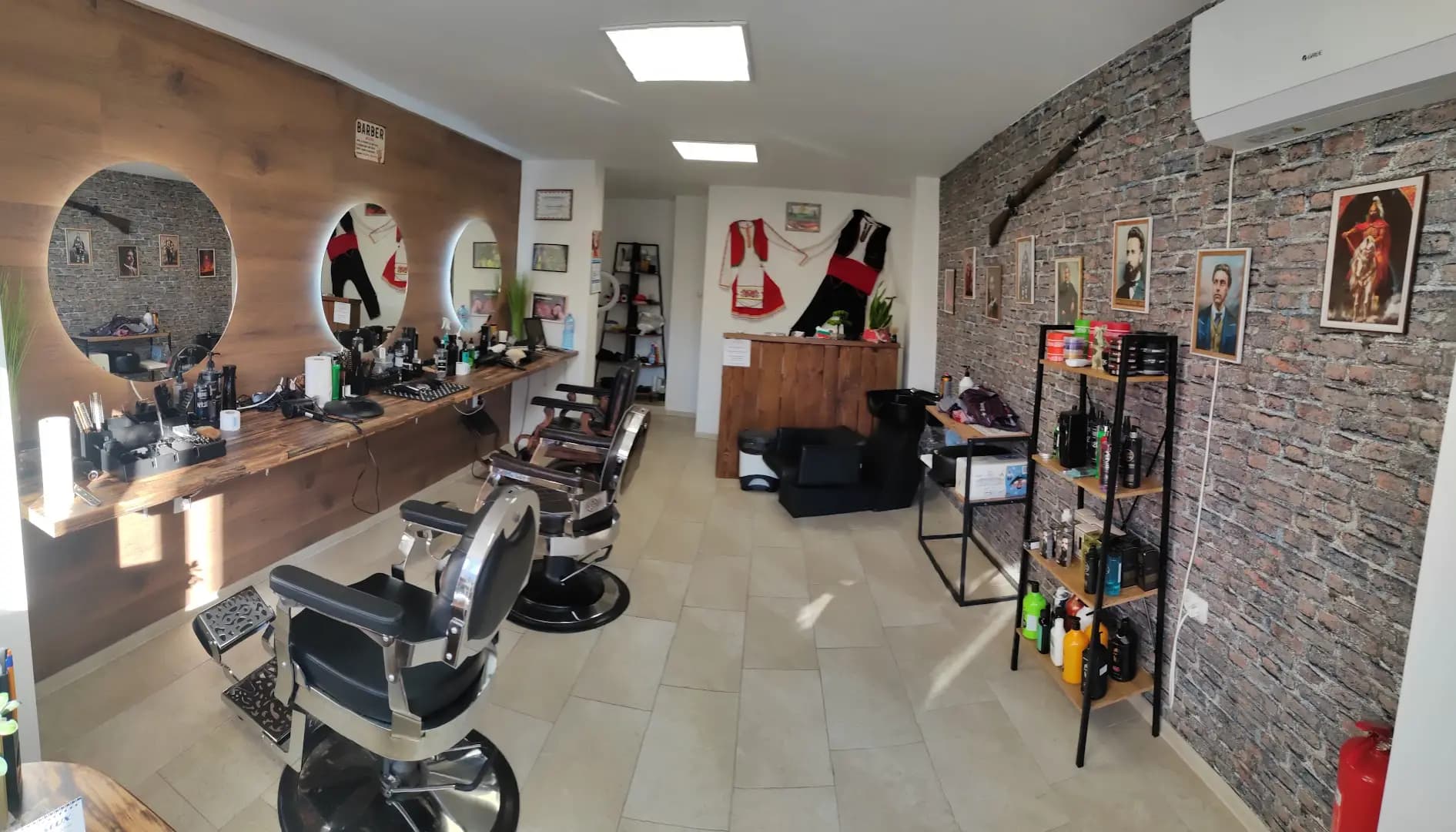 Бръснарница и академия 681 Barber shop & academy 681