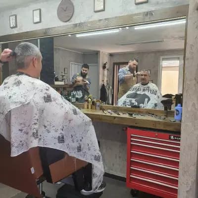Бръснарница Черният Гарван