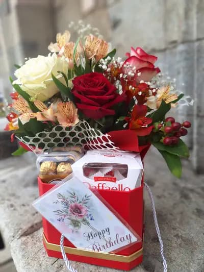 Цветарница,,Фиори"-цветя,подаръци и декорация.Доставка до адрес.Онлайн поръчки за доставки за цял свят.Фиори Си енд Джи