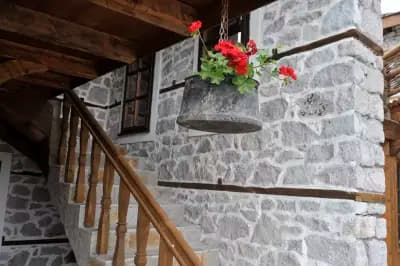 Комплекс „Старите Къщи“ , с.Врата, м. Кабата