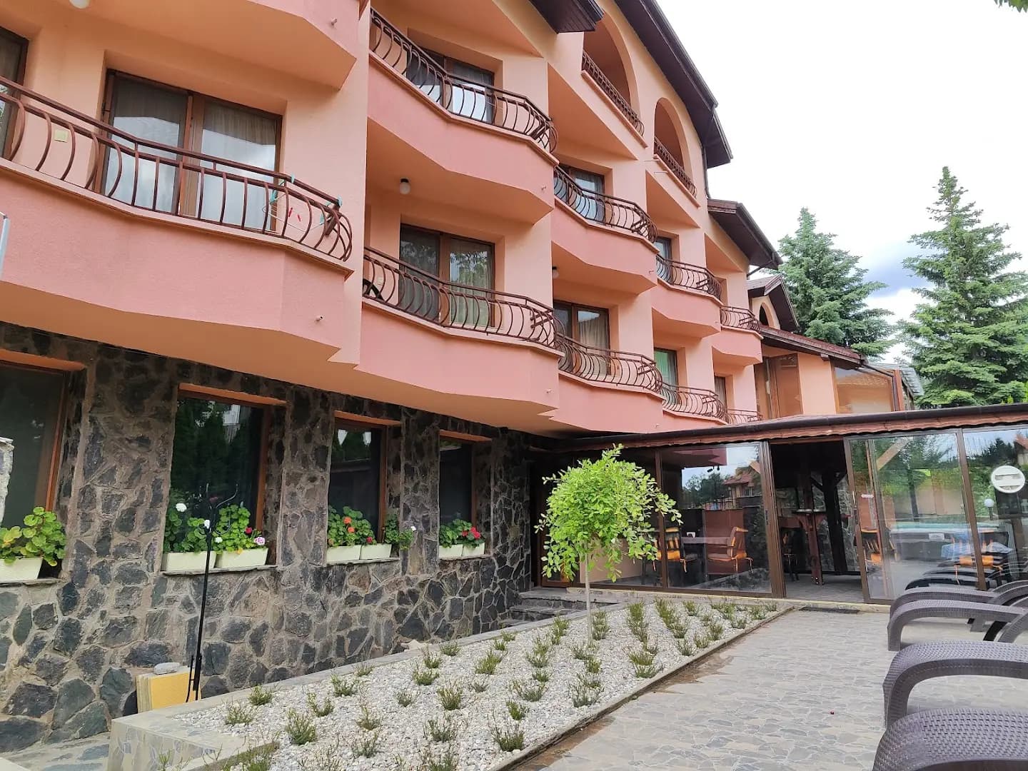 Family Hotel Emaly Green