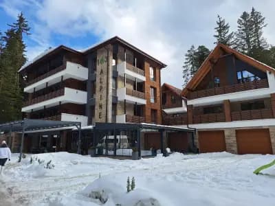 103 Alpine Hotel