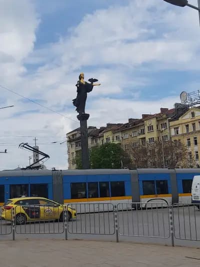 Статуя на София