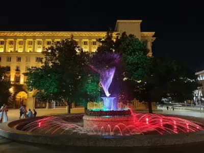 Фонтана на площад Aтанас Буров