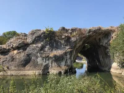 Скална арка при село Ъглен