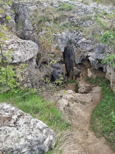 Скална арка при село Ъглен
