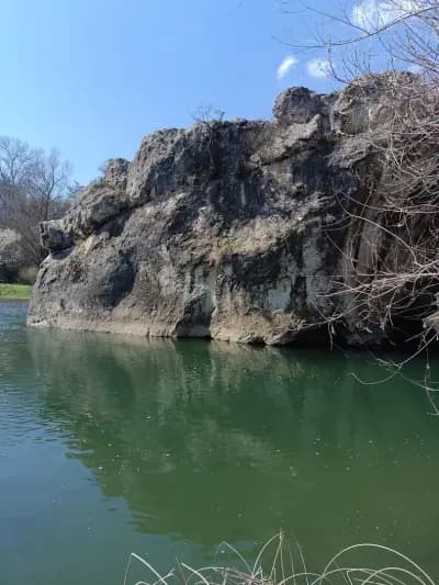 Скална арка при село Ъглен