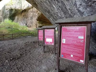 Скални отвори Деветашка пещера