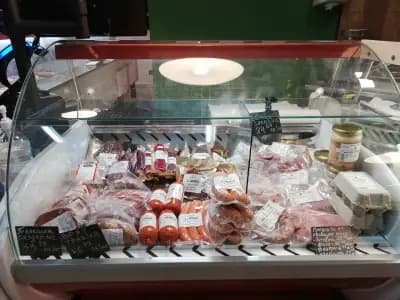 Месарница "От Хубавото", кв. Младост. Магазин за месо и млечни продукти.