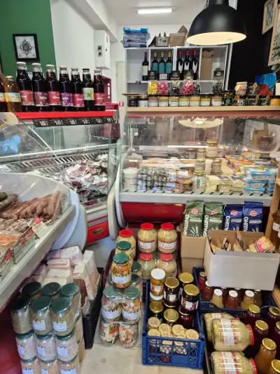 Месарница "От Хубавото", кв. Младост. Магазин за месо и млечни продукти.