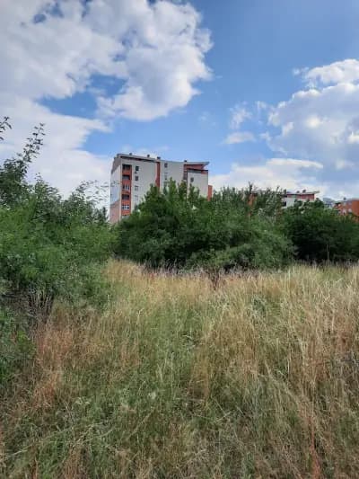 Локална градина с детска и спортна площадка в „Левски В”