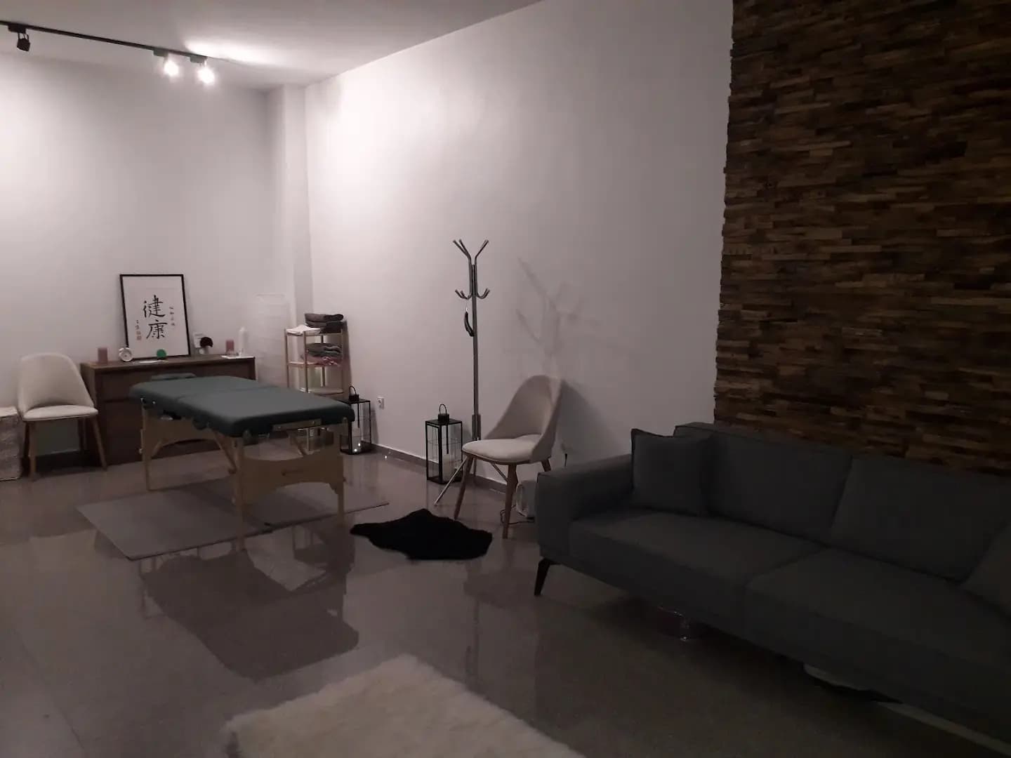 Масажи и Кинезитерапия до Парадайс мол - Physio § therapeutic massages - near Paradise mall - YOGALICIOUS STUDIO