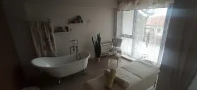 Elizabeth - cosmetics and massage
