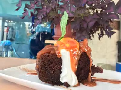 Famous 2 Bar & Dinner