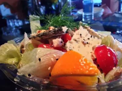 Famous 2 Bar & Dinner