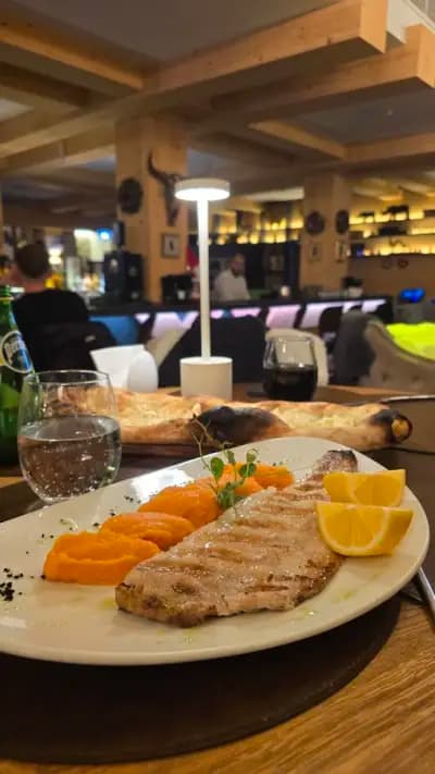 Glamour Chalet Restaurant