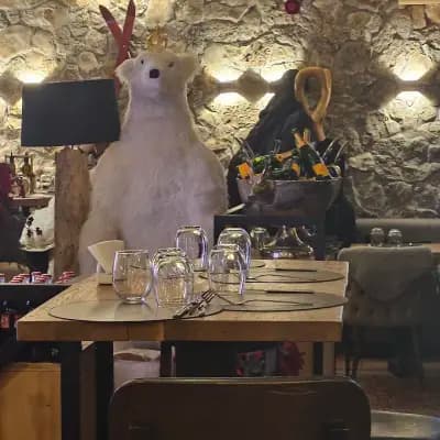 Glamour Chalet Restaurant