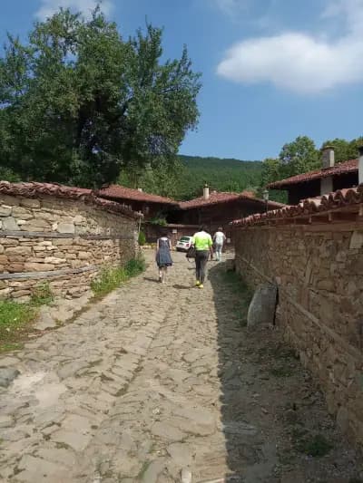 Гостилница "Сред село"