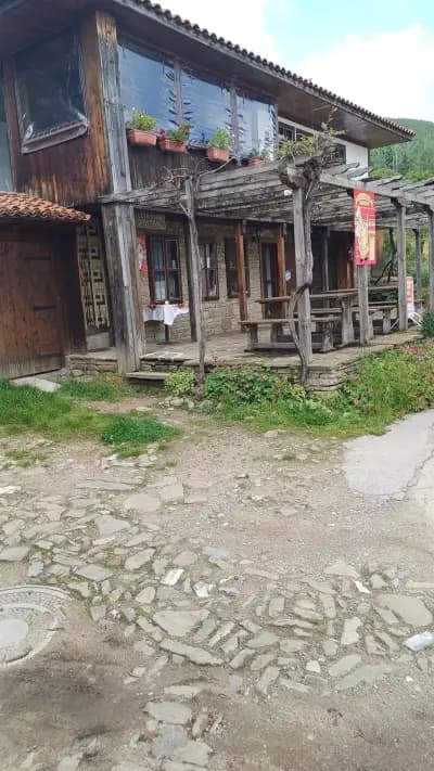 Гостилница "Сред село"