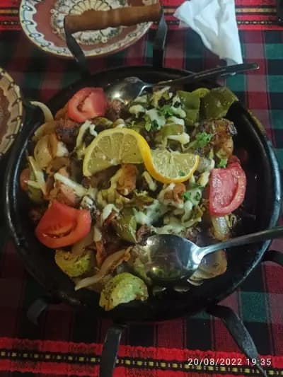 Братската къща
