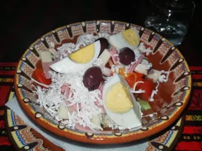 Братската къща
