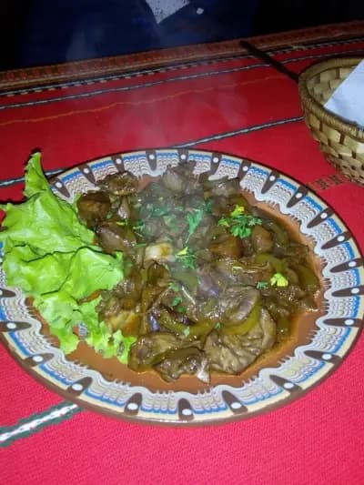Братската къща