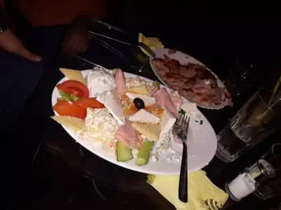 Кафе / Ресторант Пчелата майка