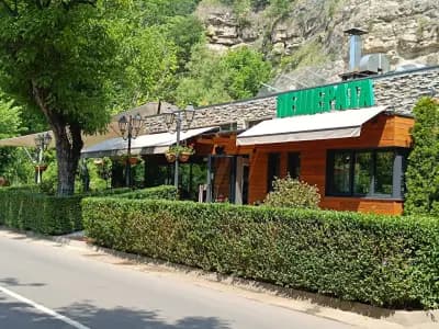 Ресторант "Пещерата" гара Лакатник