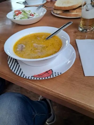 Ресторант Под Явора